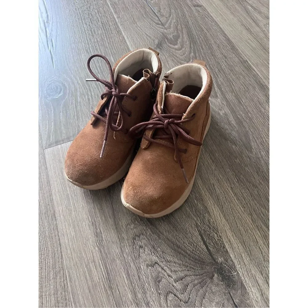 Ugg Canoe III Weather Kids shoes size 12